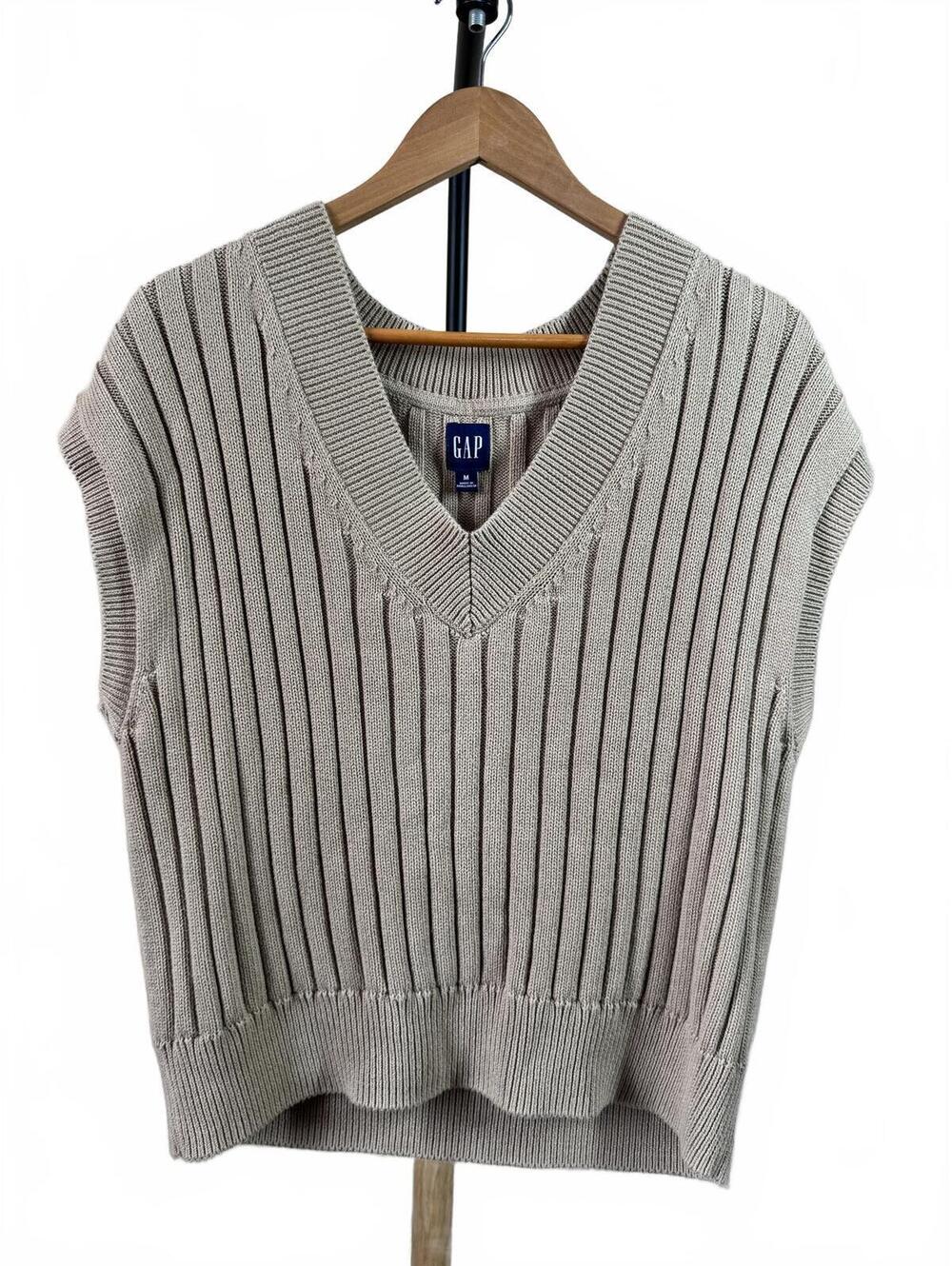 GAP Beige Ribbed Knit V-Neck Sweater Vest, Size Medium